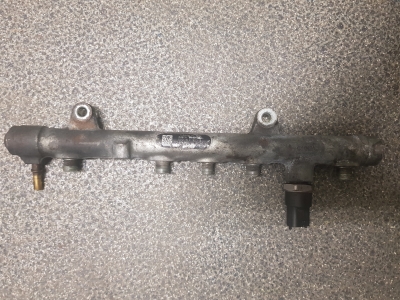 Distributeur de carburant Opel Vivaro 1.9 DTI 16V 2005