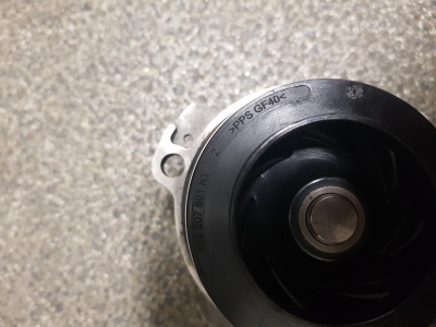Pompe liquide refroidissement Seat leon 2.0 TDI FR 16V 2017