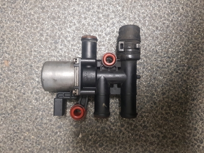 Pompe liquide refroidissement Audi A4 Avant Quattro 2.5 TDI V6 24V 2002