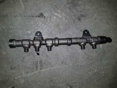 Distributeur de carburant Fiat Doblo Cargo 1.3 MJ 16V 2011