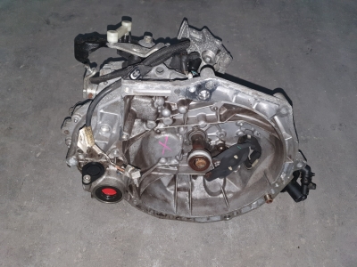 Versnellingsbak Peugeot 208 1.2 12v VTi 2012