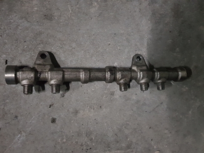 Fuel distributor Fiat Punto Evo 1.3 JTD 16V 2012