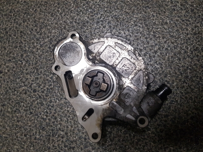 Vacuumpomp Volkswagen Caddy III 1.6 TDI 16V 2011