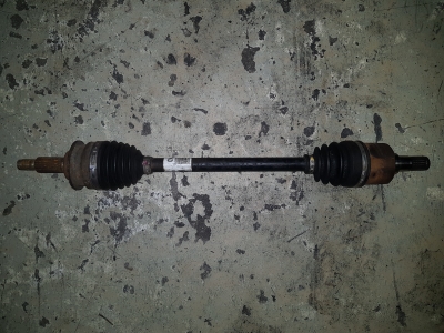 Aandrijfas links-voor Suzuki Swift 1.3 VVT 16V 2008