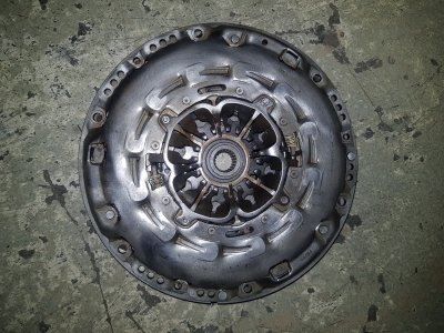 Vliegwiel Renault Laguna III 2.0 DCI 16V 2010