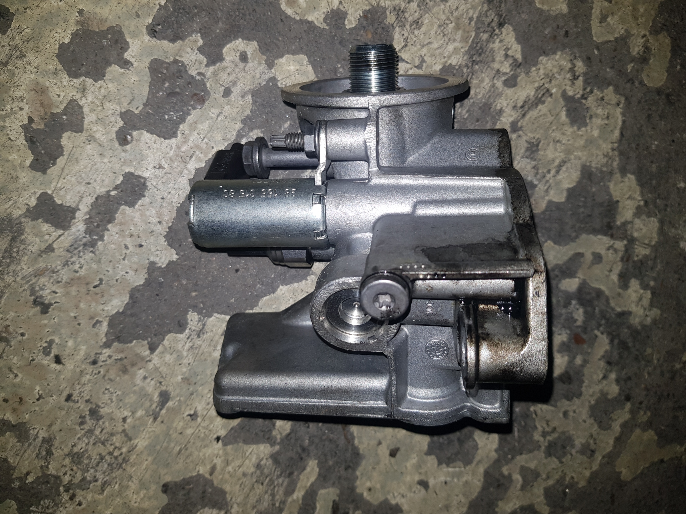 Support de filtre a huile Ford Mondeo V 2.0 TDCI 16V 2019