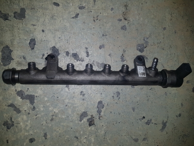 Distributeur de carburant Volkswagen Golf V 2.0 TDI 16V 2009