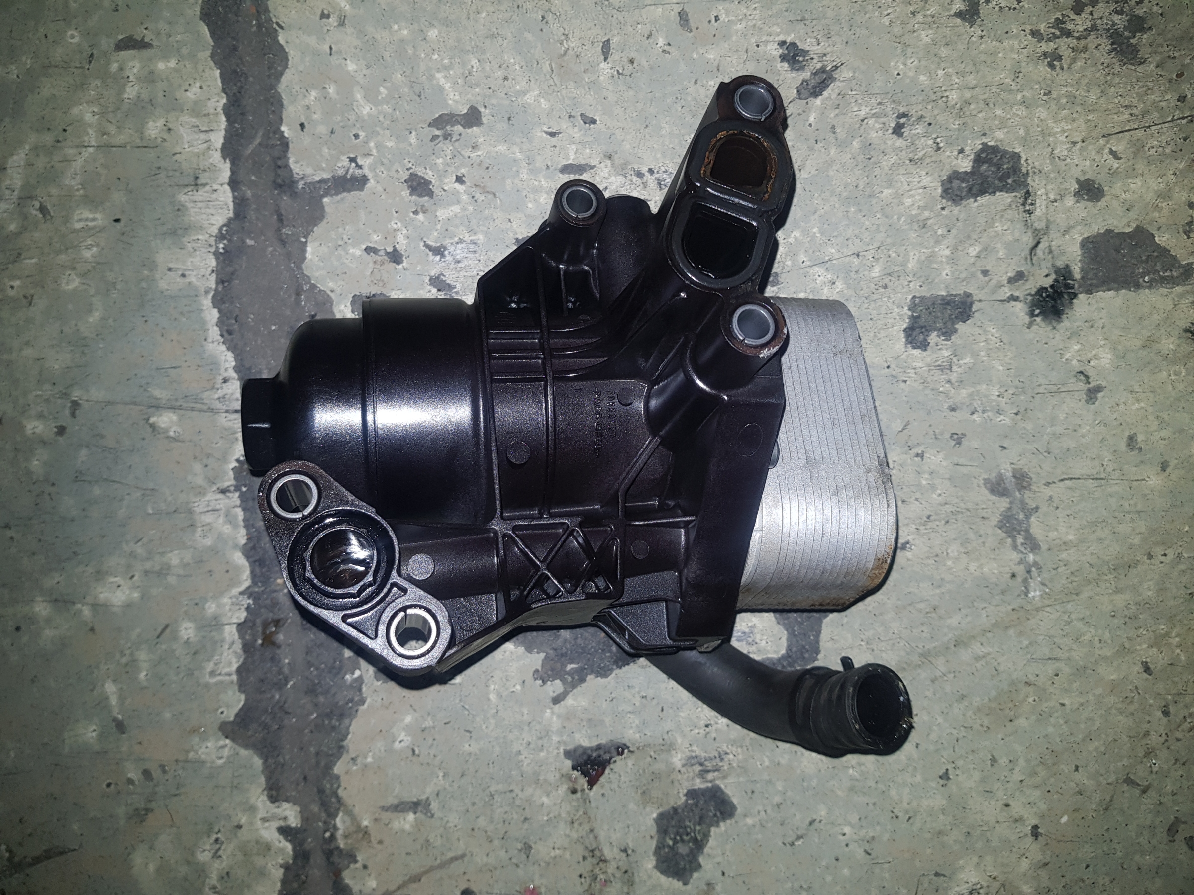 Support de filtre a huile Volkswagen Transporter T6 2.0 TDI 2023
