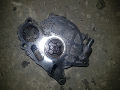 Vacuumpomp Volkswagen Caddy III 1.6 TDI 16V 2011