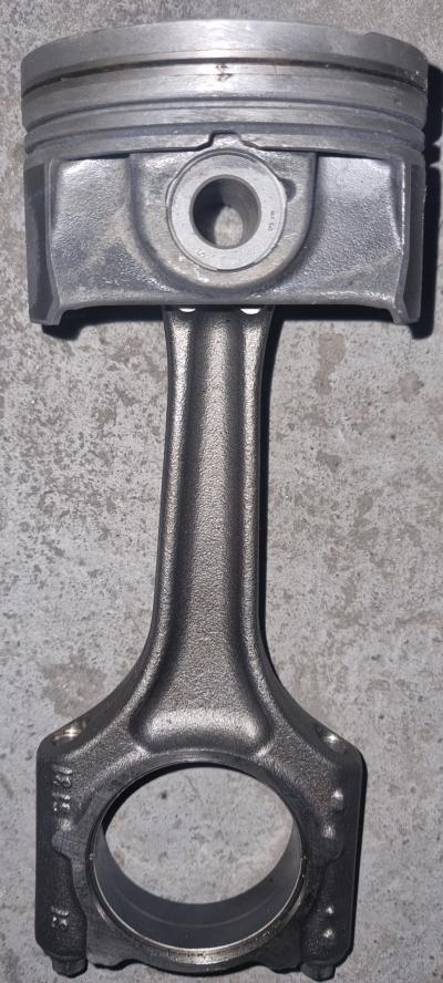 Piston Audi A5 2.0 FSI 16V 2011