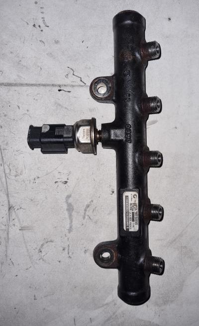 Distributeur de carburant Volvo V50 2.0 D 16V 2005