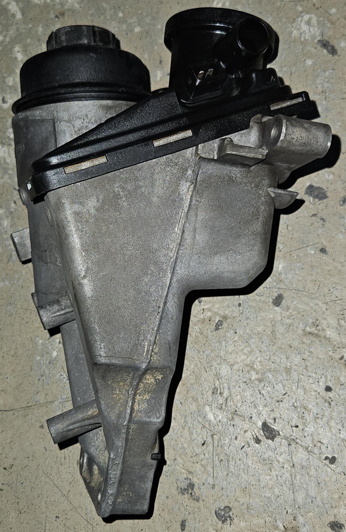 Support de filtre a huile Ford Kuga 2.5 T 20v 2009