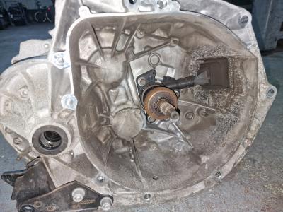 Versnellingsbak Peugeot 5008 II 1.2 12V e-THP PureTech 6 bak 2018