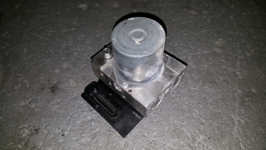 ABS-pomp Mercedes-Benz W212 E250 CDI 2010