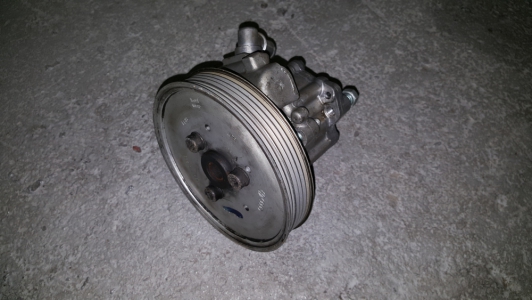 Pompe de direction assistée Audi A4 2.5 TDI V6 2003