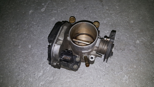 Gasklephuis Audi A4 1.8 20v 1997