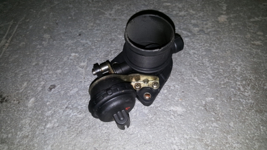 Gasklephuis Renault Laguna 1.9 dCi 2003