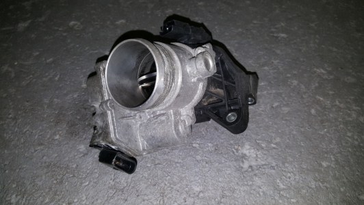 Gasklephuis Ford Focus 1.6 TDCi 2011