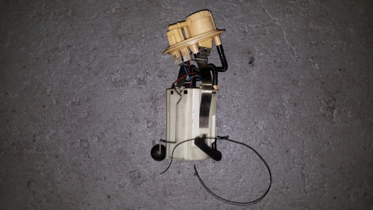 Fuel pump Volvo V70 2.4 20v 2003