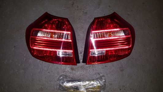 Achterlicht BMW E87 - links en 2007 rechts LED