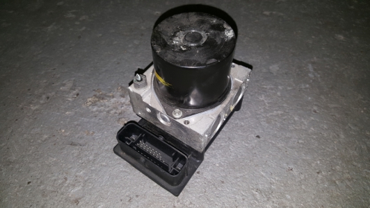 ABS-pomp Volkswagen Polo 1.4 TDI 2006