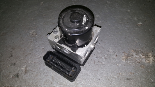 ABS-pomp Volkswagen Transporter 2.0 TDI 2010