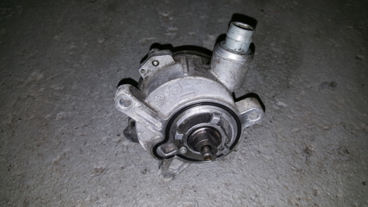 Vacuumpomp Volvo V70 2.4 D5 2003