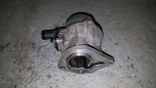 Vacuumpomp Volvo V40 1.9 D 2001