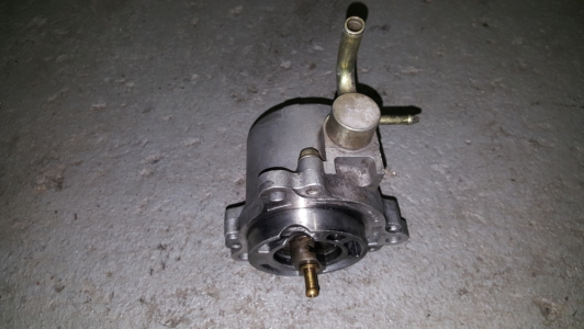 Vacuumpomp Mazda 323 2.0 DiTD 1999