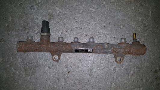 Fuel distributor Renault Scenic 1.9 dCi 2005