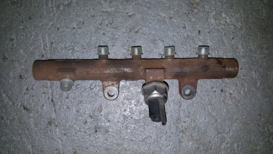 Fuel distributor Renault Megane 1.5 dCi 2008