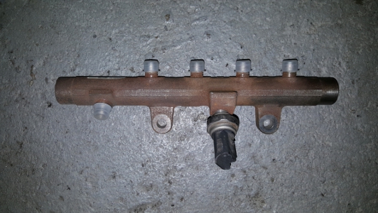 Fuel distributor Renault Megane 1.5 dCi 2008