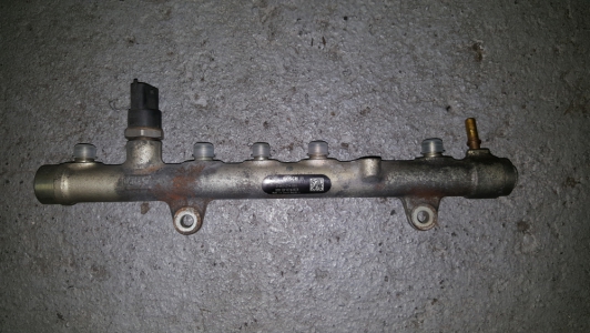 Fuel distributor Renault Scenic 1.9 dCi 2005