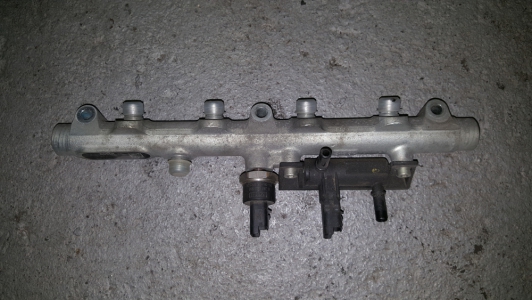 Distributeur de carburant Citroen C5 2.2 HDi 2005