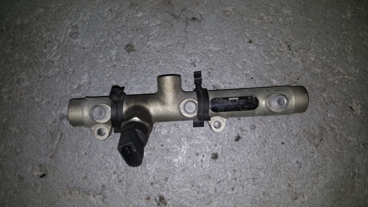 Distributeur de carburant Audi A6 3.0 TDI V6 2006 gauche