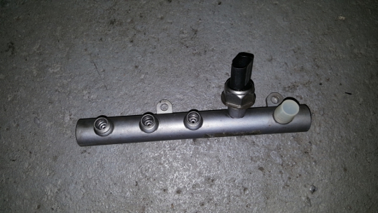 Distributeur de carburant Audi A6 3.0 TDI V6 2006 gauche