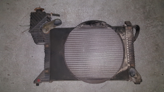 Radiateur Mercedes-Benz Sprinter 208 D 1995