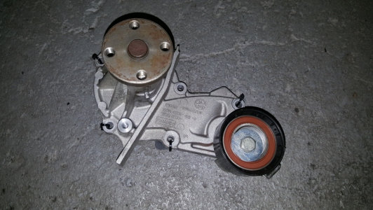 Waterpomp Ford Focus 1.6 16v Ti-VCT 2013