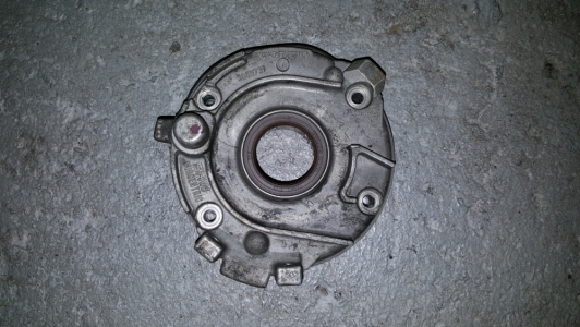 Oliepomp Volvo V70 2.4 D5 2003