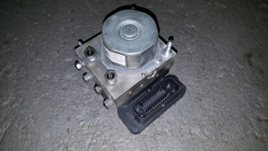 ABS-pomp Peugeot 308 SW 1.6 BlueHDi 2015