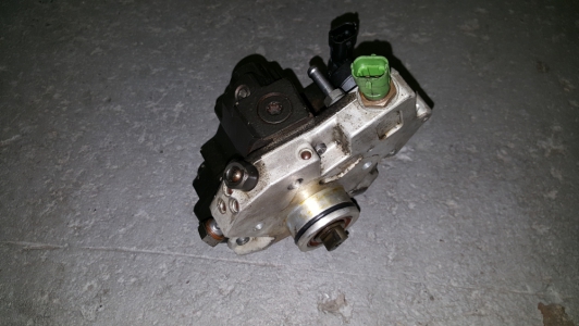 Dieselpomp Volvo V70 2.4 D5 2009