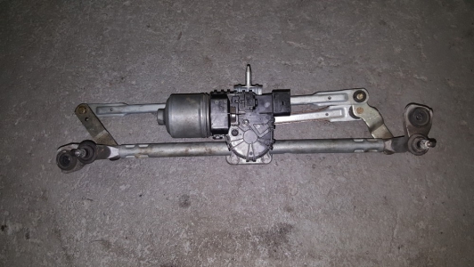 Moteur d'essuie-glace + mécanisme Seat Ibiza 2011 devant soie