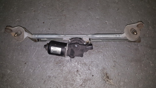 Ruitenwissermotor + mechaniek Toyota Avensis 2007 voorzijde