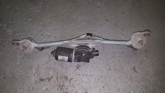Ruitenwissermotor + mechaniek Toyota Avensis 2006 voorzijde