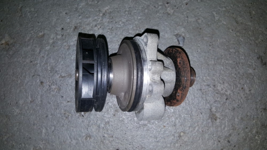 Waterpomp BMW E39 523i 2000
