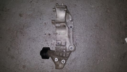 Dynamosteun Opel Movano 2.3 CDTi 2013