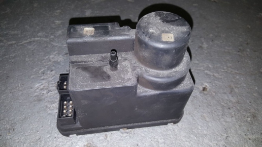 Centrale vergrendelingspomp Mercedes-Benz W202 1997