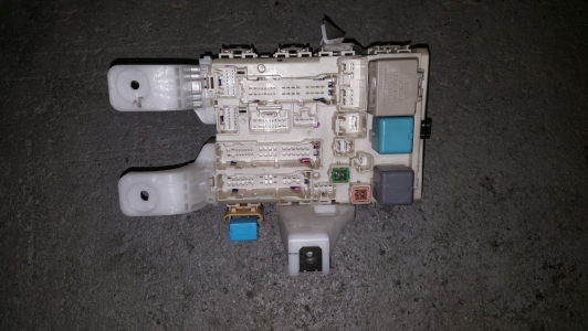Zekeringskast Toyota Prius Hybrid 1.5 16v 2005