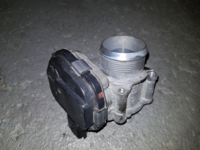 Throttle body Volvo V40 1.6 D2 2015