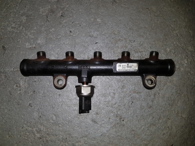 Distributeur de carburant Volvo V50 2.0 D 2005